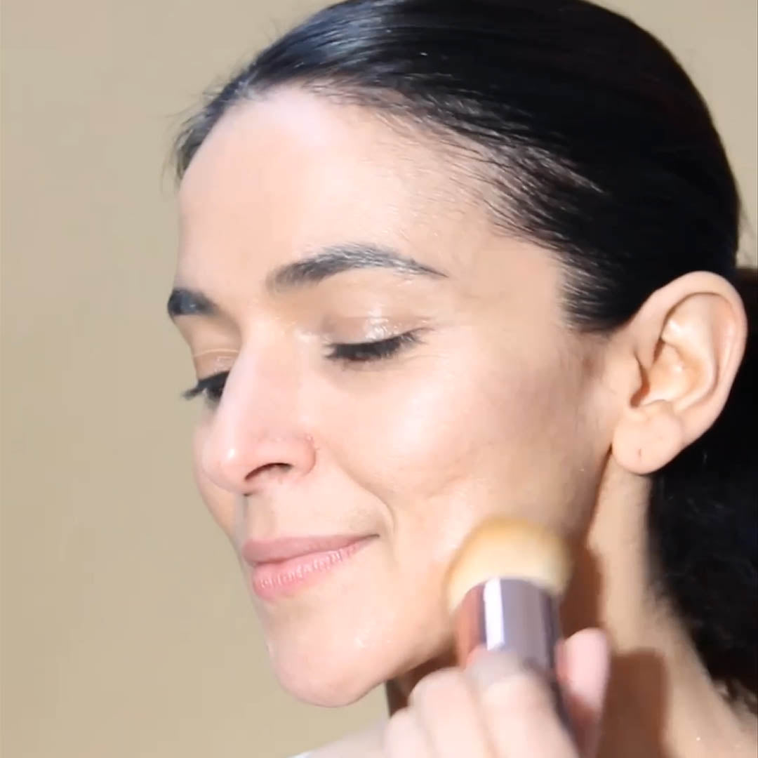Video demonstrating the steps to apply He-Shi Overnight Hyaluronic Tan Balm. The steps include:
Step 1 - Ensure skin is clean and makeup free
Step 2 - Apply tan balm using a makeup brush or directly with your hands for a flawless application
Step 3 - Allow to develop for the next 6 to 8 hours